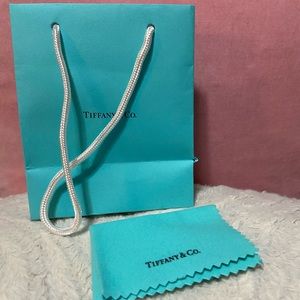Tiffany & CO shopping bag, pouch and wipe